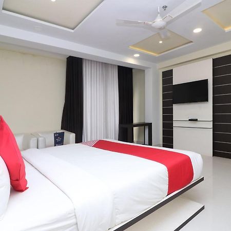Hotel Ambalika ดีกา ภายนอก รูปภาพ