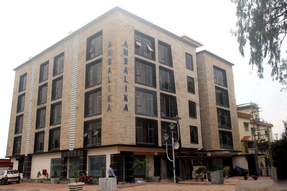 Hotel Ambalika ดีกา ภายนอก รูปภาพ